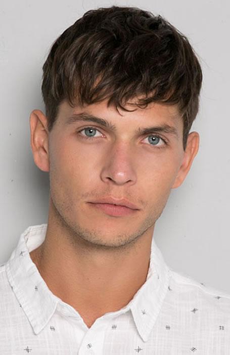 男生菱形脸不会选择发型掌握这4个技巧让你剪发更帅气