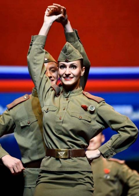 图记| 俄罗斯红军歌舞团"黑河之夜"唱响《好汉歌》