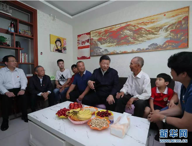 农民收入:金三胖:说一千道一万 增加农民收入是关键 2018年6月12日至14日,中央总书记、国家大大、中央军委大大平在山东考察。这是14日上午,平来到济南市章丘区双山街道三涧溪村,同村民赵顺利一家拉家常。