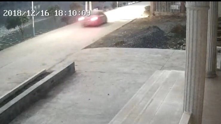 监控显示,邹某恒肇事后驾车快速逃离。受访者供图