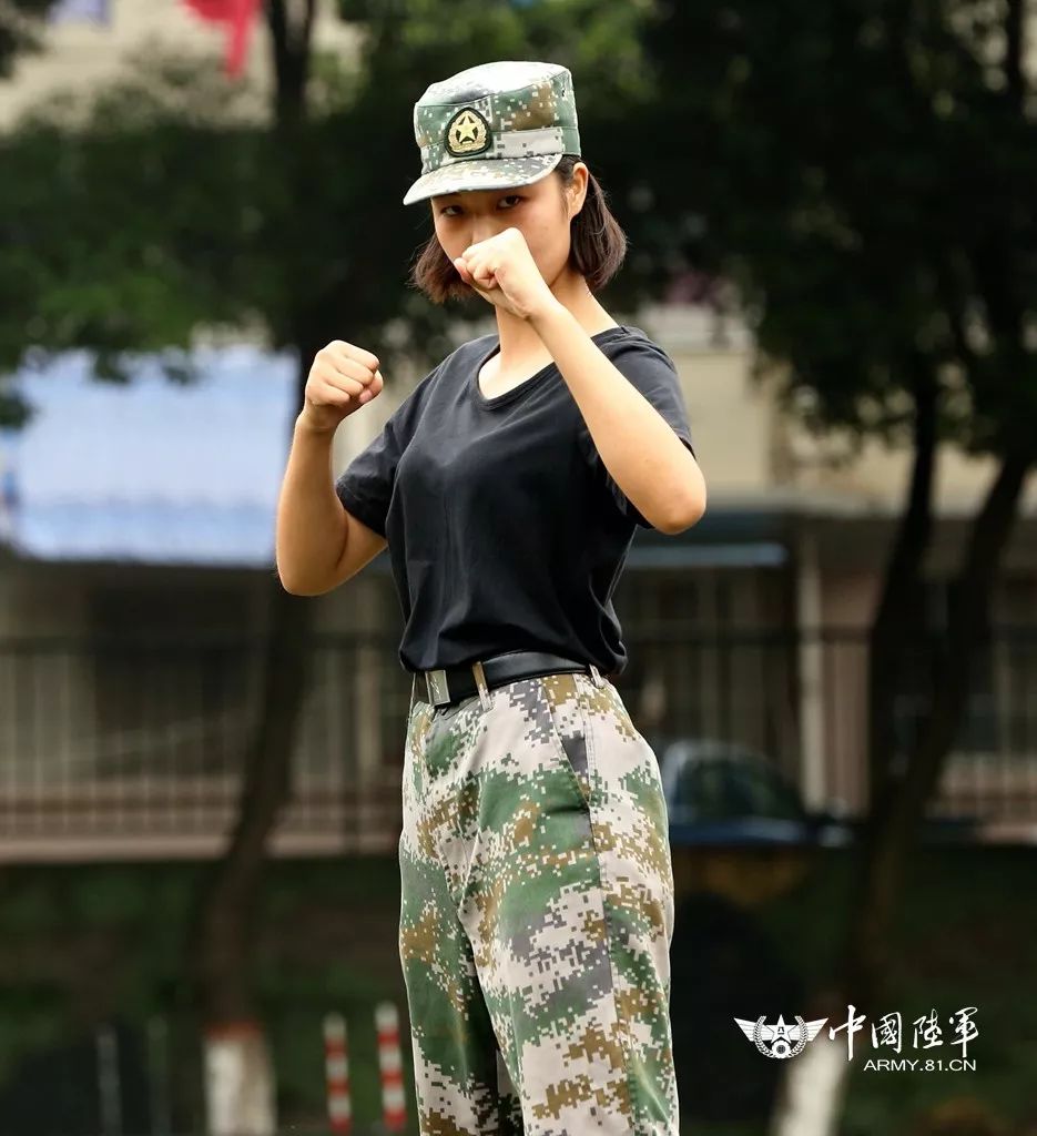 快看陆军军事交通学院首批船艇专业女学员真棒