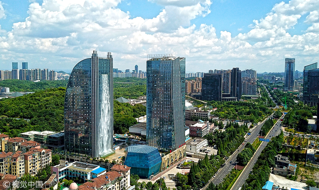 贵阳大楼现人造瀑布 1小时花800元电费