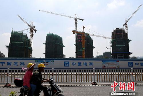 8月10日，福州正在建设中的房地产楼盘。 中新社记者 张斌 摄