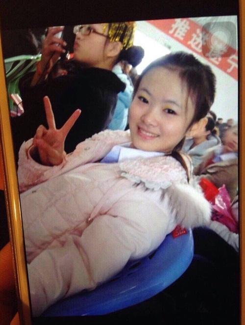 就是普通人中挺漂亮的女生,估计在学校应该有班花级别了吧