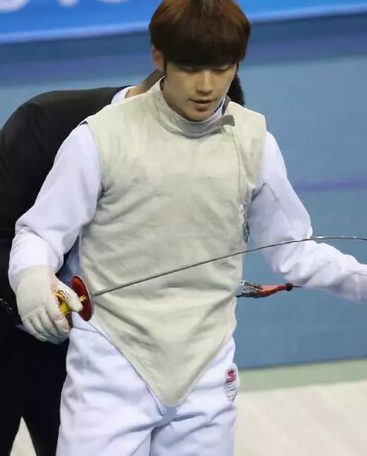 意料之中 他果然是选择逐梦演艺圈了|董力|击剑|运动员_新浪女性_新浪