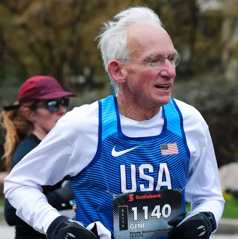 70岁老人全程马拉松2:54:23,打破年龄组世界纪录