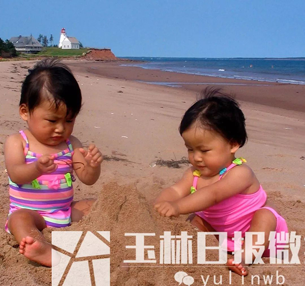姐妹俩幼时候