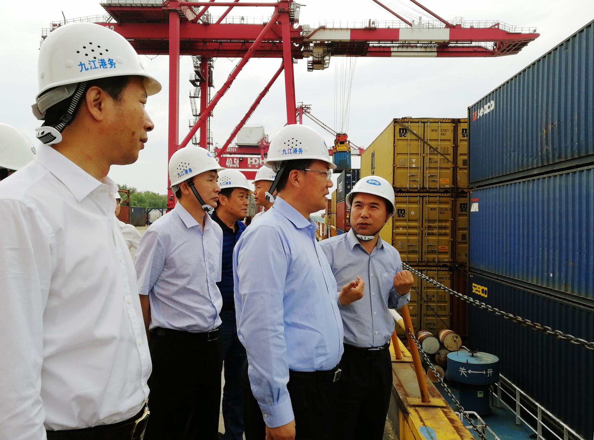 厅长王爱和,九江市委副书记,代市长谢一平,省港航局局长于钦民等陪同