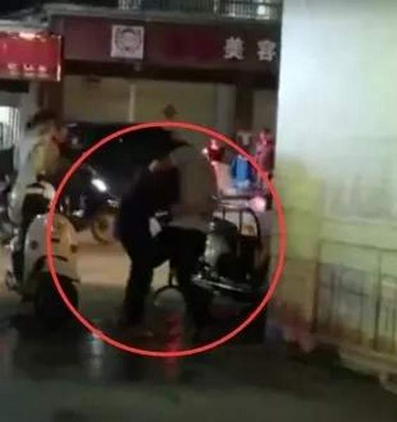 男子当街持刀捅伤一女子捅完还亲吻?警方发布通报