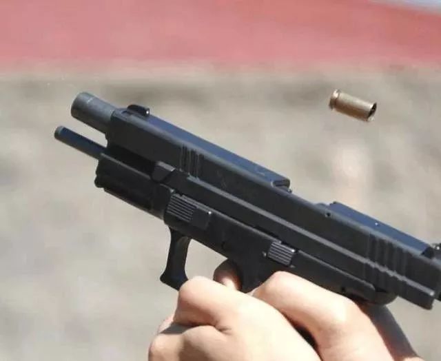 轻武器基本常识:弹壳是怎样抛出去的?