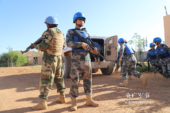 中国第6批赴马里维和工兵分遣队与友军举行联合演练