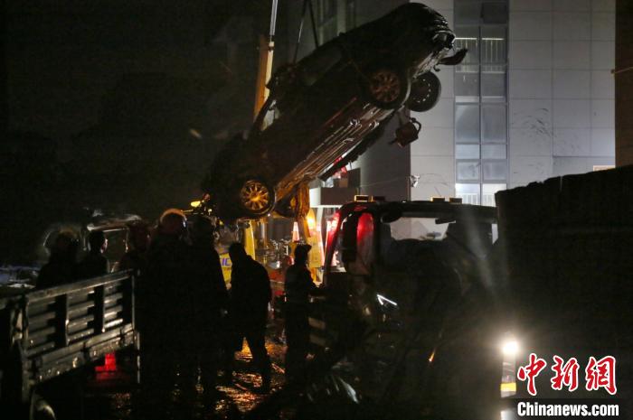 图为：救援现场 供图 摄