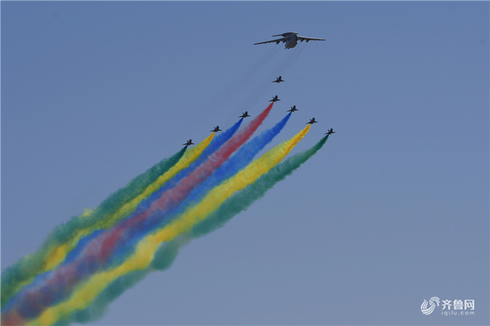 【地评线】太燃了！国庆“大阅兵”是最震撼人心的爱国主义教育休闲区蓝鸢梦想 - Www.slyday.coM