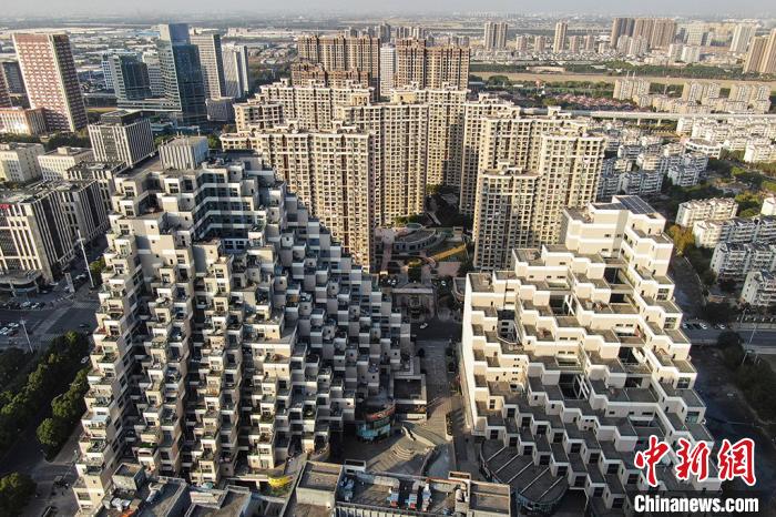 航拍江苏昆山花桥网红建筑造型新颖似积木