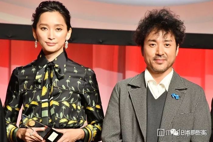 日本最佳穿着奖公布结果 渡边杏室毅摘得桂冠|室毅|杏|日本明星_新浪娱乐_新浪网