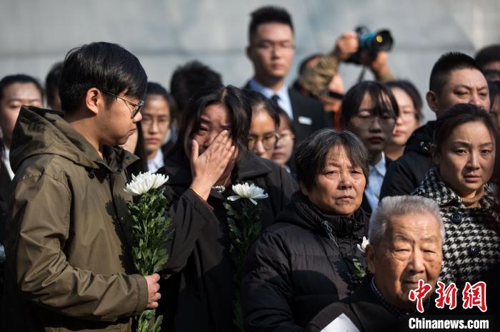 3日,南京大屠杀死难者家庭祭告活动在侵华日军南京大屠杀遇难同胞纪念馆举行。 泱波 摄