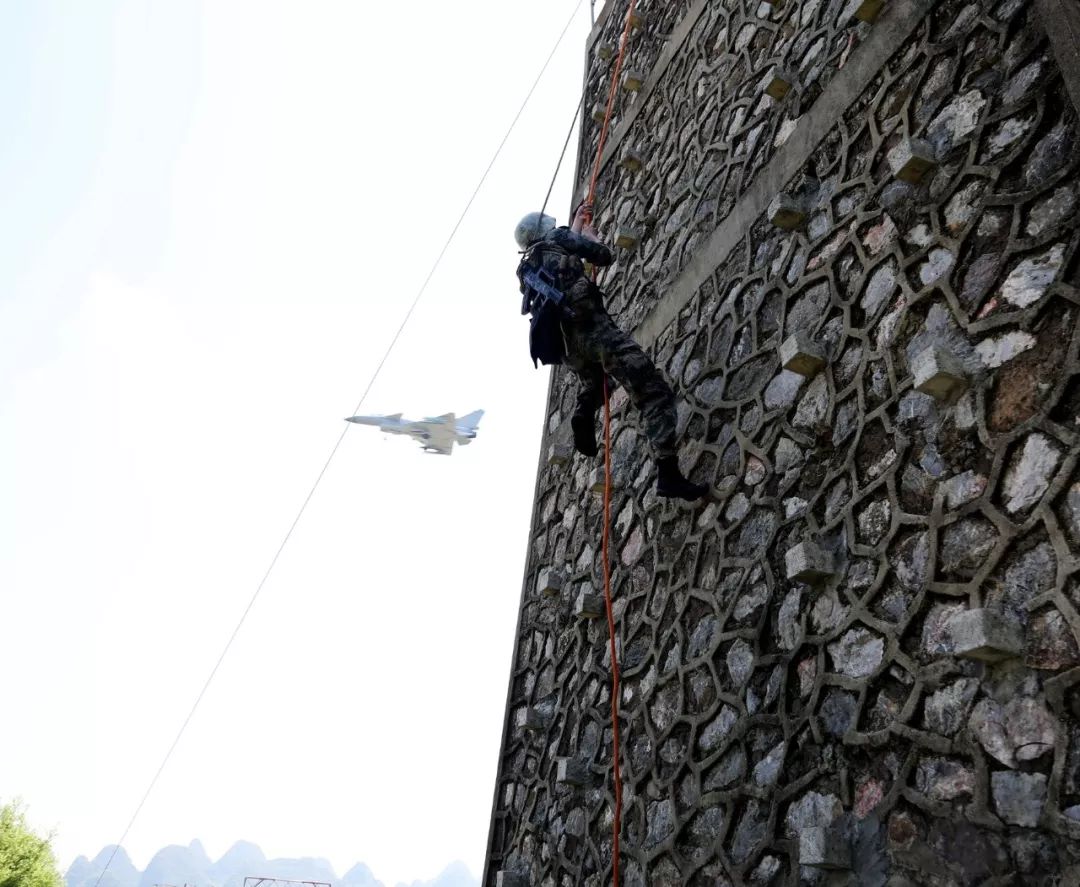 首届强军杯军营摄影展黄远利作品