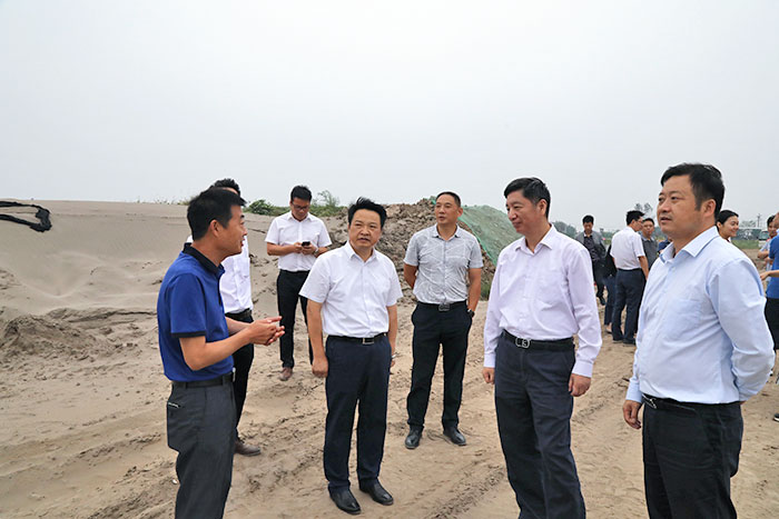 长江海事局副局长李江,长江航道局副局长陈源华,荆州市政府副秘书长