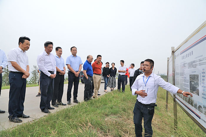 长江海事局副局长李江,长江航道局副局长陈源华,荆州市政府副秘书长