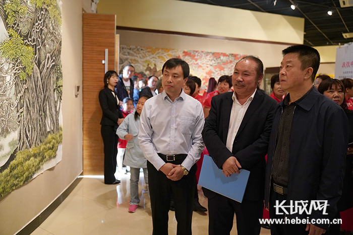 迁安举办丝路胡杨生命赞歌胡小春画展