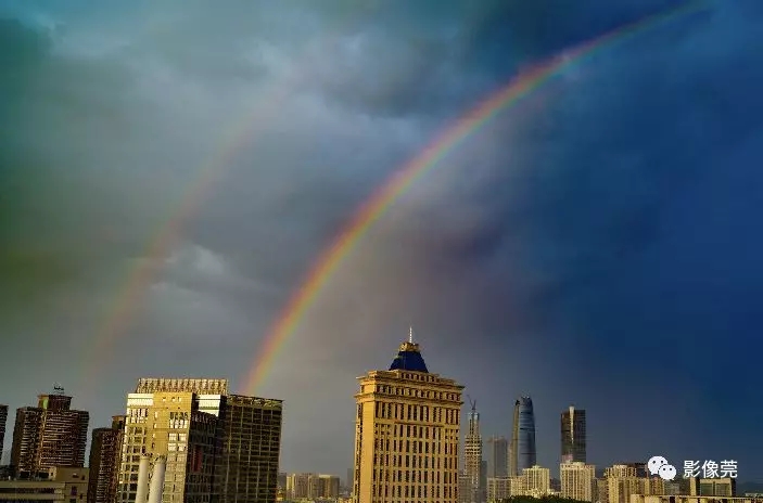 昨天傍晚时分雨后突现彩虹好多东莞的朋友表示完美错过