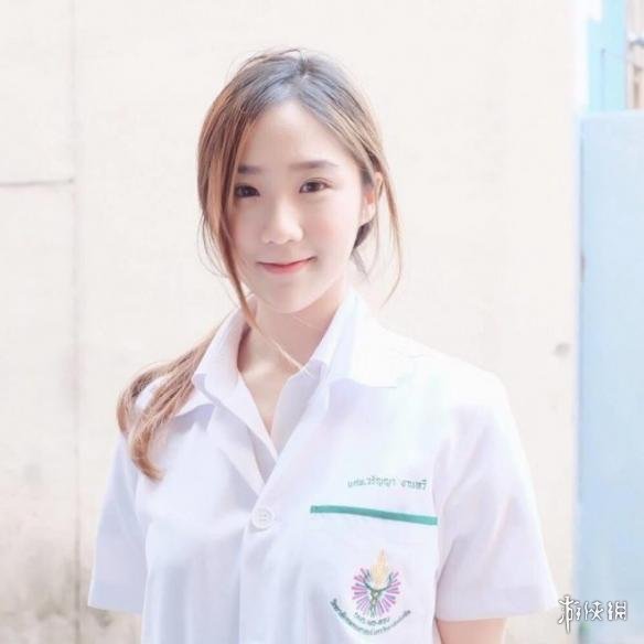 泰国医学系清纯学生妹制服诱惑 穿上白袍一整个仙气炸裂!