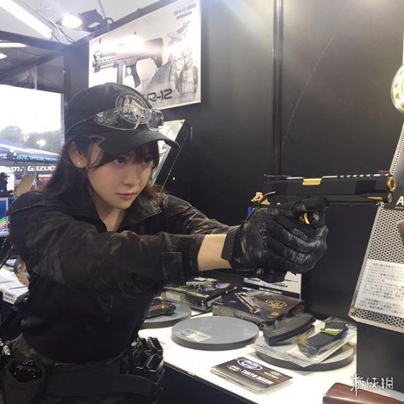 f罩杯身材犯规日本军事宅正妹望月茉莉福利美照赏