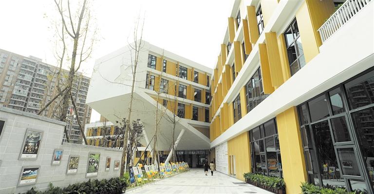 成都霍森斯小学与幼儿园开学