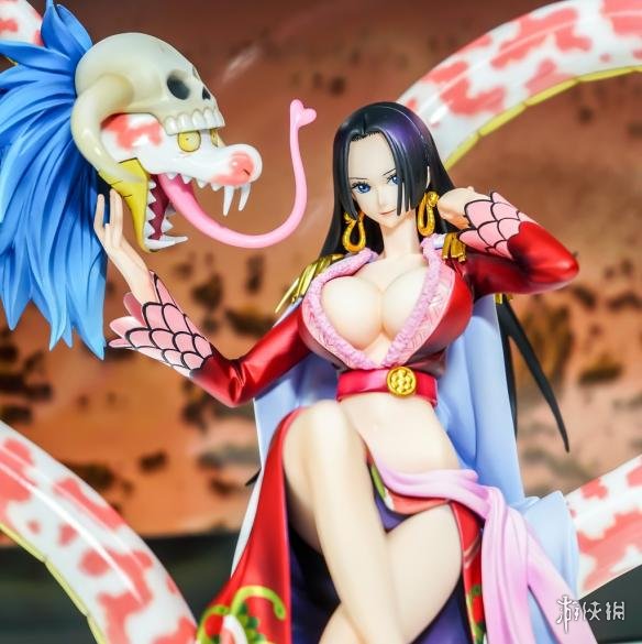 《海贼王》女帝新手办欣赏 大长腿露半球风光无限!