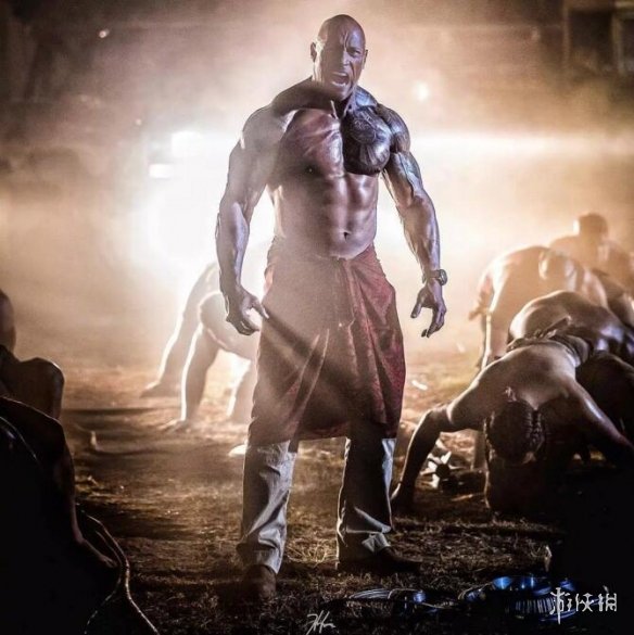 速激外传电影霍伯斯与肖曝全新剧照强森半身赤裸大秀肌肉