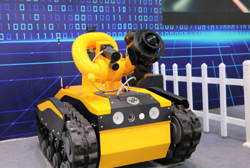 作为火场"新"战士的亿嘉和消防灭火机器人再次亮相展会.