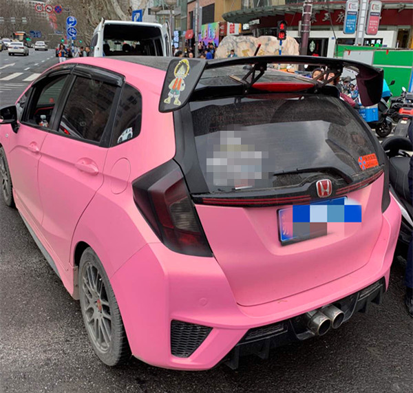 少女心改装车被查男司机称想让车子特别一点