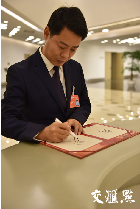 交汇点讯江苏省人大代表,徐州市贾汪区马庄村党委书记孟国栋说自己的