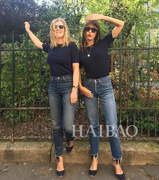 jeanne damas图片延伸阅读:jeanne damas宽松黑tee和高腰牛仔裤,每个