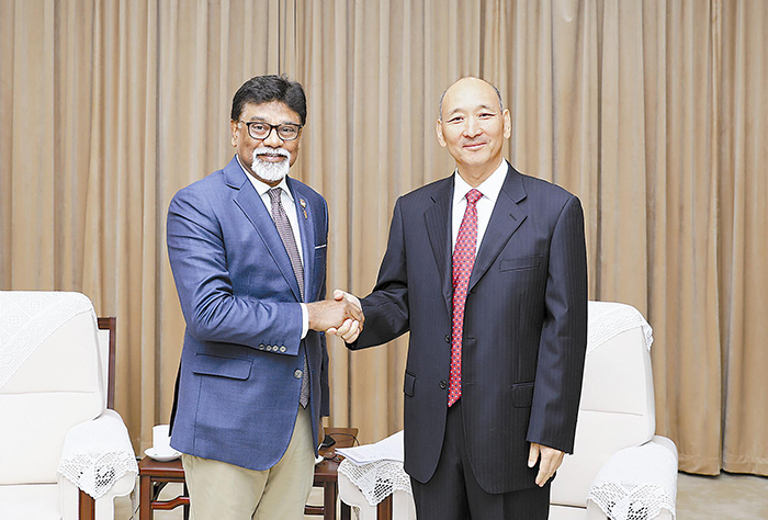 李树铭会见马来西亚水务土地自然资源部部长夏维尔
