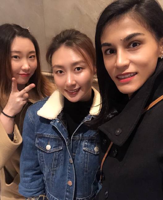 广东后卫孟铎和女友刘格婷今日领证结婚