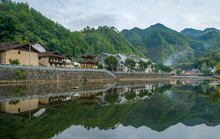 山清水秀 无蚊无蝇