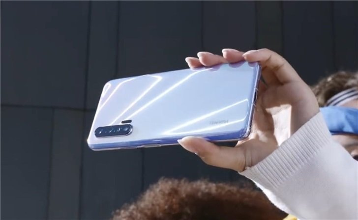 华为nova 6 5g 真机曝光:后置四摄 侧面指纹解锁