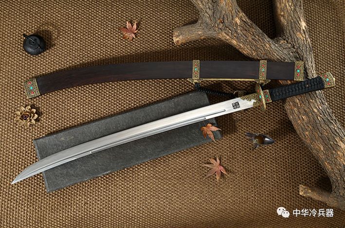 清朝侍卫的腰刀为什么都必须反着佩戴