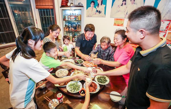 "有家的感觉真幸福" 德清"最美家庭"的大团圆很暖心