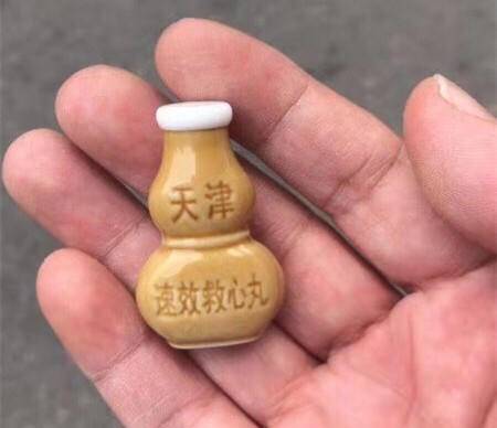 司机突然心脏难受瘫坐座椅,危急时刻高速交警送来速效救心丸