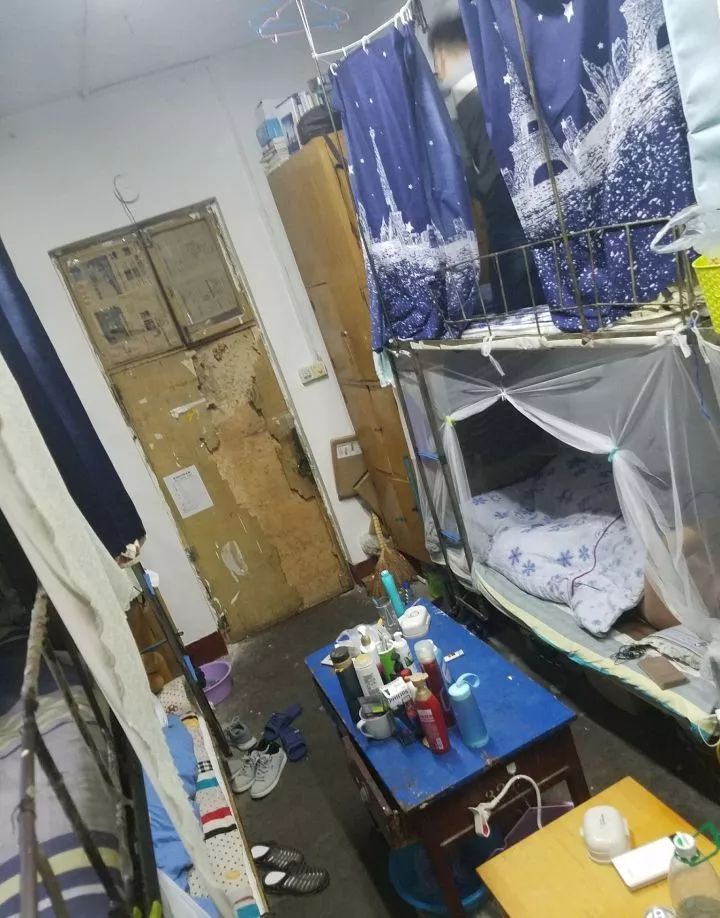 这些大学宿舍条件真差,应该没有更差的了吧.