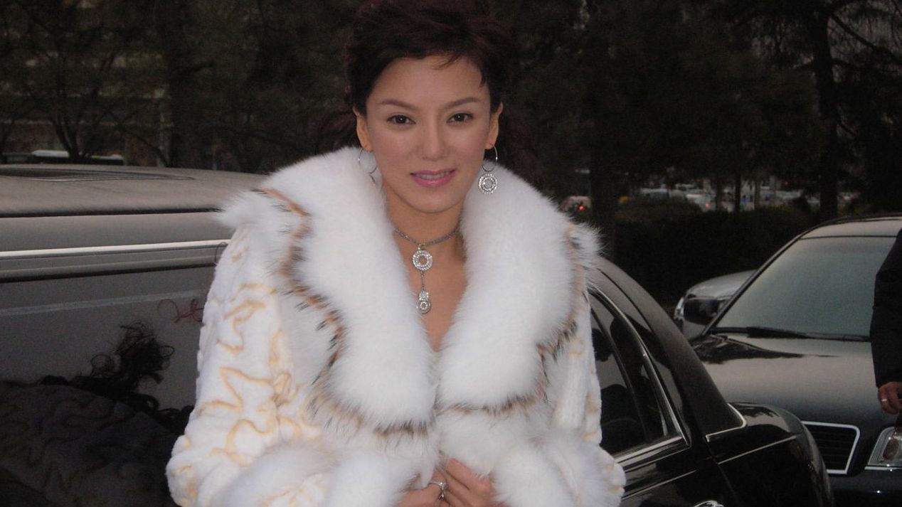 彭丹助理回应迈巴赫撞上劳斯莱斯已友好解决