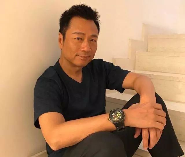 55岁tvb视帝愧对前妻悔不当初再婚后名利双收成为圈中好男人代表