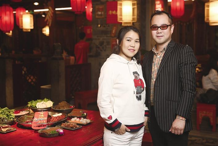 成都百年谭鸭血老火锅火爆深圳