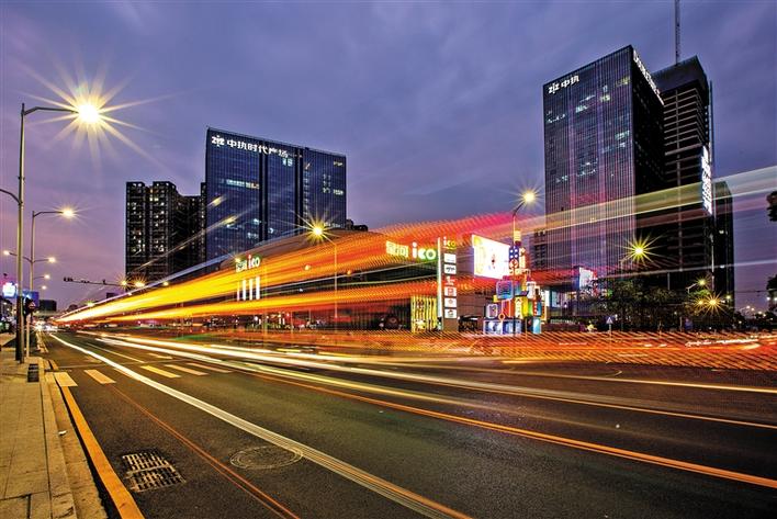 正文   龙华街道"三位一体"工作人员为居家医学观察居民服务.