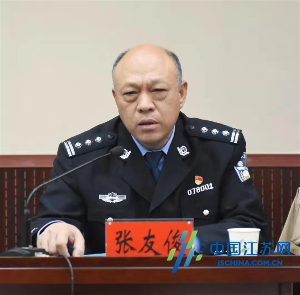 灌云警方邀请30多名社会各界人士代表进警营"零距离"感受公安工作