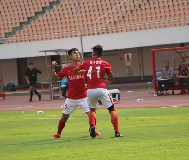 曾经是恒大C罗 也拥有球队颜值最高的女票 但