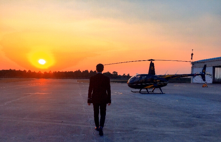 西藏通用航空事业让藏族青年与雄鹰一起飞翔