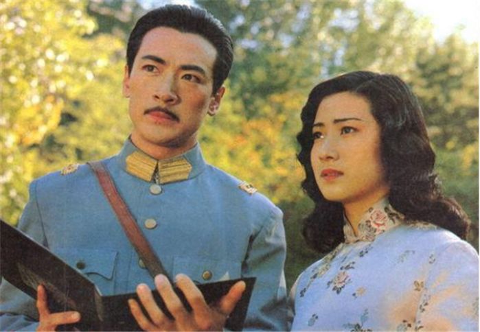 寇振海最早出名的并不是"老爷",而是"少帅张学良",他最先是在电影